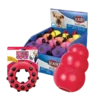 Pelotas, mordedores y juguetes interactivos para perros, con ejemplos de juguetes de KONG y Trixie en diferentes colores y formas.