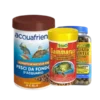 Alimento para peces de fondo y comida para tortugas acuáticas en envases variados de marcas como Tetra y Acquafriend.
