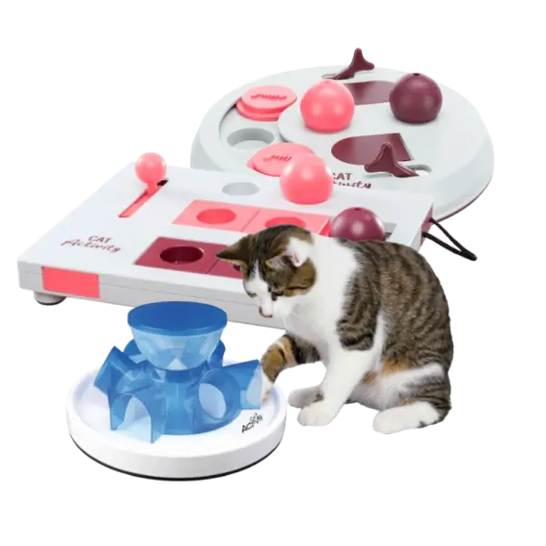 Pelotas, mordedores y juguetes interactivos para perros, con ejemplos de juguetes de KONG y Trixie en diferentes colores y formas.