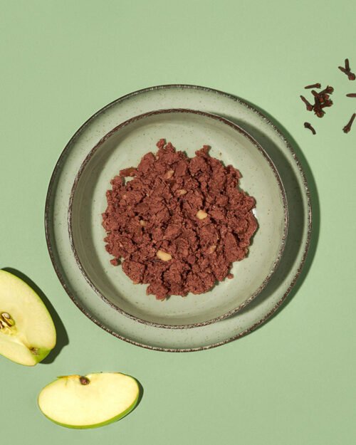 Comida húmeda Amanova Luscious Lamb & Pork servida en plato