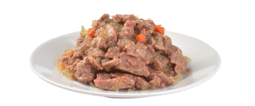 brit-care-cat-pouch-sterilized-hearty-duck-tender-turkey-gato-adulto-filetes-en-plato filetes en gelatina brit care cat pouch sterilized hearty duck & tender turkey en gelatina 85 g en un plato blanco