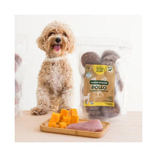 Perro disfrutando de su menú Wild Balance